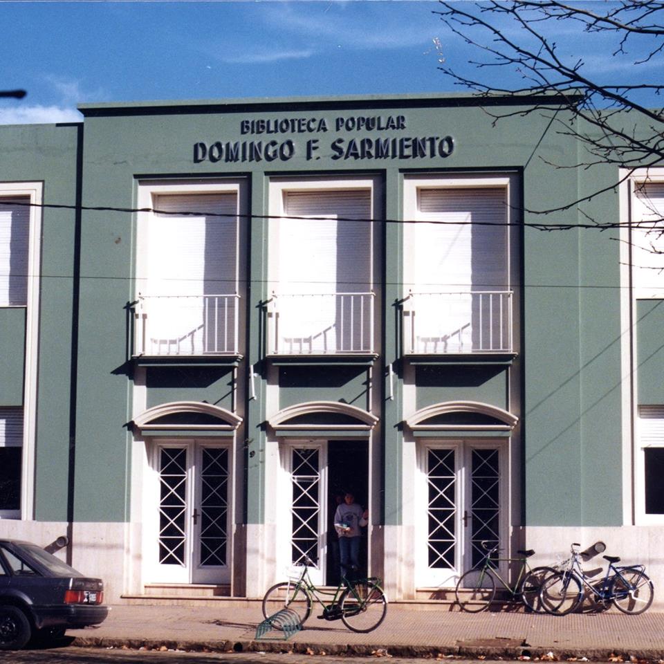 La Biblioteca Popular Domingo Faustino Sarmiento inició una campaña de venta de libros, por medio de la cual ofrece distintos textos con diez por ciento de descuento para sus asociados, entre otras importantes ventajas y alternativas que propician la buena lectura como hábito que no debe perderse en el seno de las familias de la ciudad.