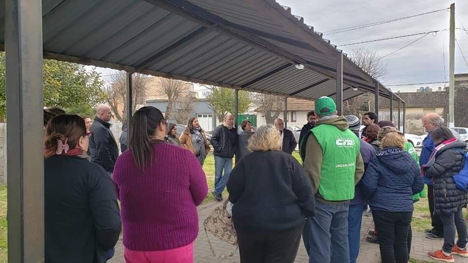 Este jueves 22 de agosto se llevó a cabo en las instalaciones de la Guardia del Hospital de Chascomús un encuentro de profesionales de la salud, en el cual participaron trabajadores/as del nosocomio, centros de salud y el Hogar de Ancianos municipal.