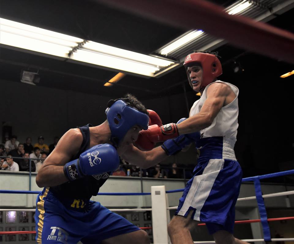 El chascomunense Jonathan “Bombazo” Salmantón pasó a las semifinales del Regional de Boxeo Amateur Mayores que pone en juego un lugar para el Nacional Argentino a desarrollarse en San Juan.