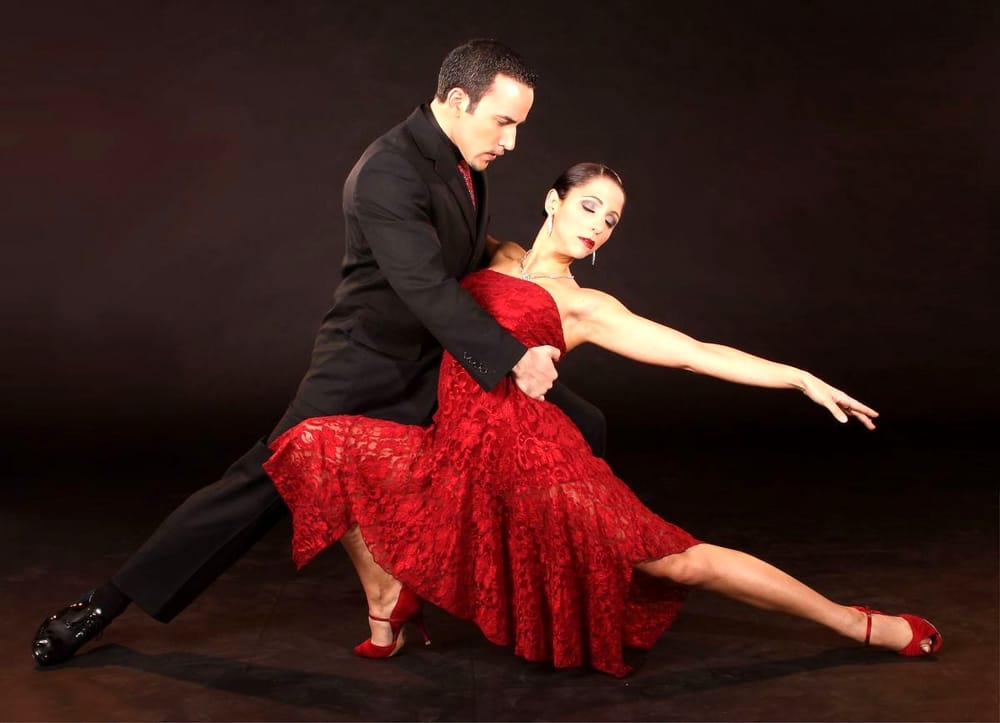 Che!Pampa dicta un seminario que brinda herramientas para un mejor desempeño en el Tango-Salón o Tango de Improvisación, caracterizado por un juego coreográfico que se da en una unidad que es la pareja.