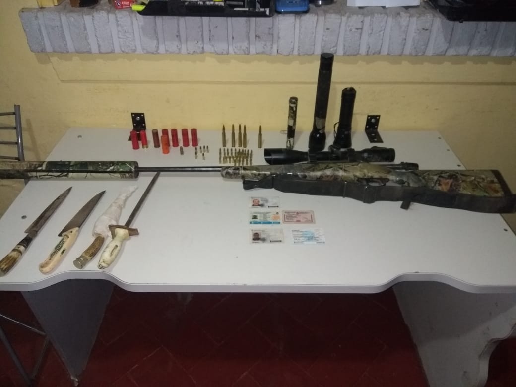 En la jornada del sábado 22 de diciembre, se recibió en la guardia del Comando de Prevención Rural un llamado telefónico dando cuenta que en cercanía de una estancia ubicada en el Cuartel VII, se observarían luces de linternas.