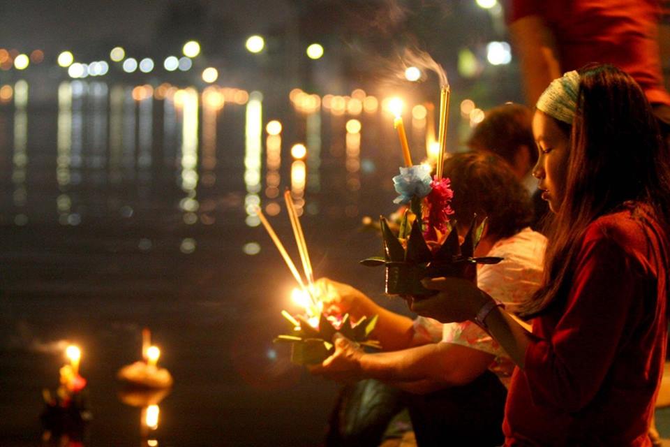 Este sábado 17 de noviembre se realizará la celebración de Loy Krathong, a las 17.30 horas, en el Espigón de Pescadores “Domingo Cazaux” (Avenida Costanera España frente al Parque Libres del Sur).