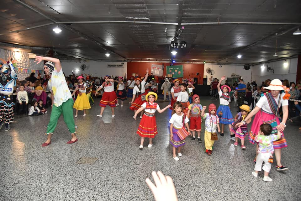 El sábado 12 de octubre se llevó a cabo una peña folklórica a total beneficio del Jardín N° 905, organizada por la Filial “Israel Damonte” y la Cooperadora del establecimiento educativo, además del apoyo y acompañamiento de muchos vecinos que hicieron posible que sea todo un éxito.