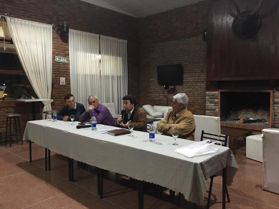 El pasado lunes 16 de septiembre, en las instalaciones de la Sociedad rural de Chascomús se llevó a cabo una reunión entre productores, contratistas, profesionales y aplicadores sobre el cumplimiento de la Ordenanza Nº5329/18 que regula la aplicación de agroquímicos en la Asociación Rural de Chascomús