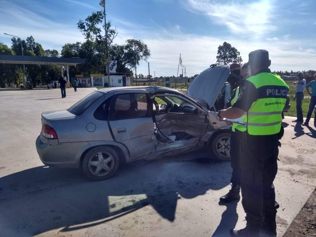 En la tarde de este jueves 15 de noviembre debieron salir los Bomberos por un choque entre dos automóviles en la Ruta 2, Kilómetro 116,5.