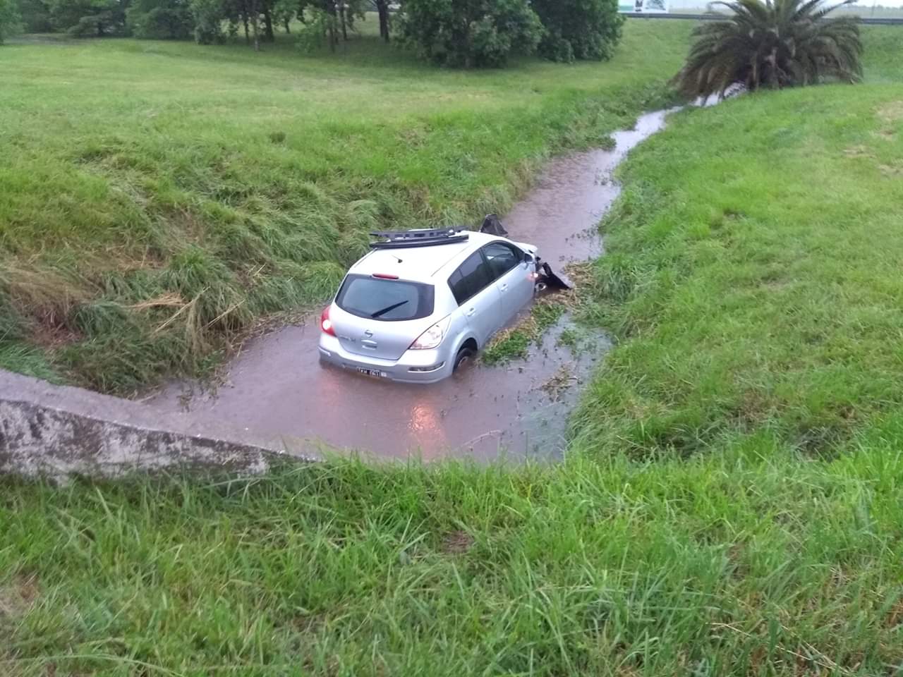 En horas de la mañana de este sábado 10 de noviembre se produjo un accidente sobre la Autovía provincial 2 a la altura de Chascomús (kilómetro 114, entre el ex Martín Fierro y la isla de servicios).