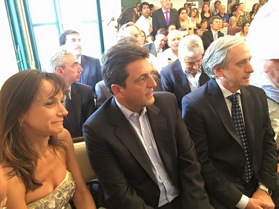 Según una nota del portal Infobae, existe un borrador del acuerdo político que negocian Sergio Massa y Máximo Kirchner, en el cual el intendente de Chascomús Javier Gastón deberá definir si sigue con el Frente Renovador y en ese caso se bajaría la candidatura de Gabriel Macchi u otro integrante de Unidad Ciudadana la cual encabezaría el actual jefe comunal.