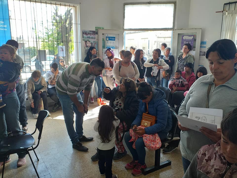 Este miércoles 9 de octubre se realizó en la sede del CDR de Chascomús un operativo de Trámites de DNI que alcanzó a más 100 vecinos de la localidad y de manera gratuita, a adultos, niños, niñas y jóvenes.