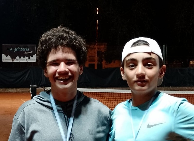 Elías Ghezzi ganó un torneo de tenis G3 en Luján en singles y dobles