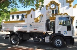 Desde el Ministerio de Ambiente de Nación llegó un camión con caja volcadora