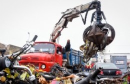 Compactación de vehículos secuestrados en predios municipales