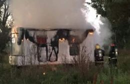 Los bomberos sofocaron incendio en una casilla