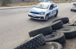 Robaron dos cubiertas de camiones en Ruta 2