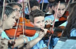 Está dirigido a líderes de orquestas y coros de todo el país que eligen la música como instrumento para el desarrollo personal y comunitario.