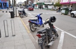 Dársenas para el estacionamiento de motos: "Espacios reglamentarios y necesarios"