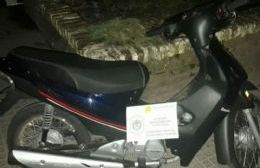 Se recuperó la moto robada días atrás en la puerta de una escuela