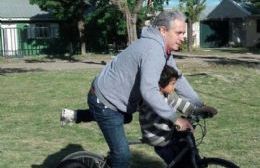 Javier Gastón participó de la bicicleteada por el Día Internacional de los Derechos del Niño
