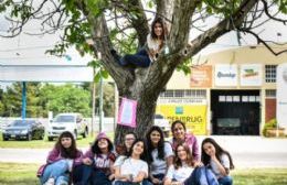 Alumnos de la Secundaria Municipal realizaron una intervención urbana denominada "Árbol de los deseos"