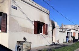 Incendio de parte de una vivienda en Rioja y Moreno
