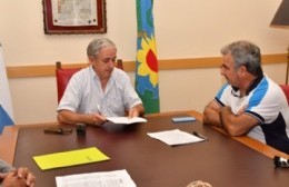 Firma del contrato para las obras de mejoras en el Barrio Escribano