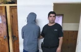 Detienen a tres sujetos en allanamiento en barrio El Porteño