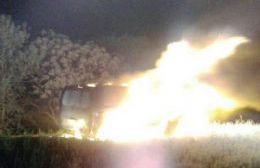 Brandsen: Prenden fuego una camioneta en Ruta 210