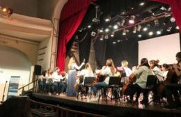 La Orquesta Escuela celebró sus 20 años con un concierto en el Teatro