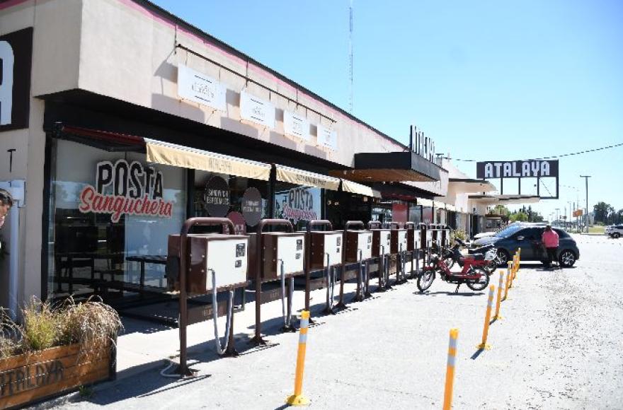 Areeaga visitó el tradicional parador Atalaya y otros comercios y emprendimientos de la zona.