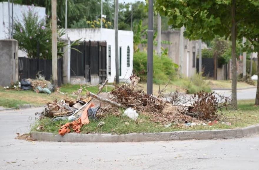 Continúan las tareas de limpieza y saneamiento en distintos barrios de Chascomús