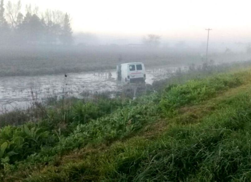 Choque entre una camioneta y una moto.