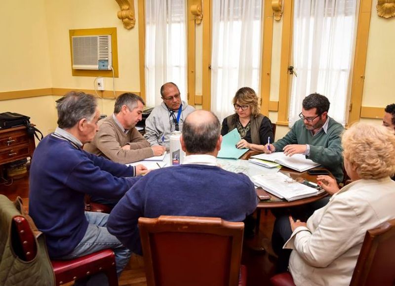 Reunión entre los gremios y Pérez del Cerro. Larga y con pocos acuerdos.