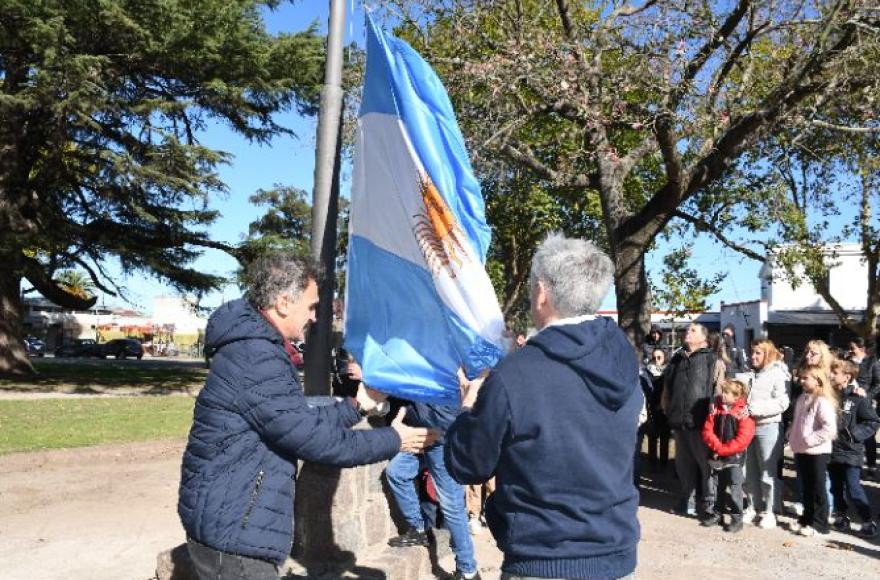 Izamiento de la Bandera.