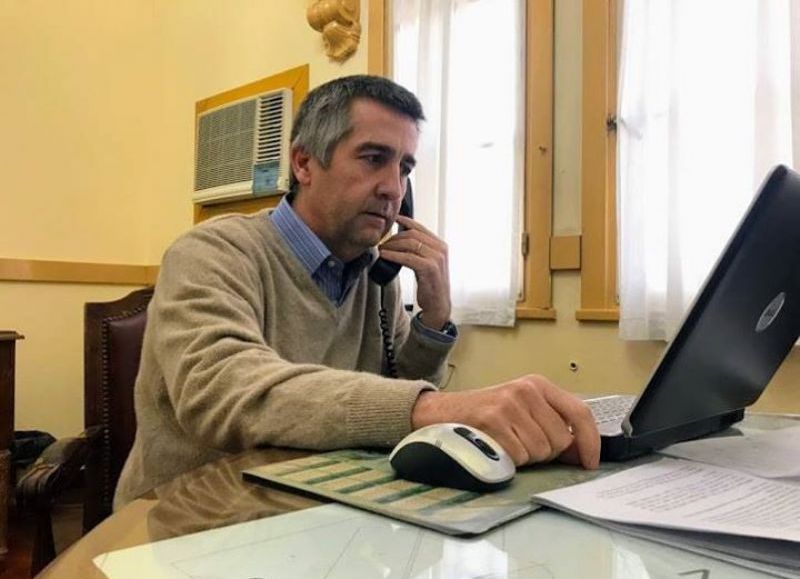 Cipriano Pérez del Cerro levantó el tubo y mandó a los empleados del intendente Javier Gastón a atacar a este medio.
