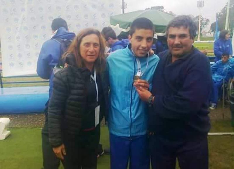 Acompañado por su padre y la profesora Adriana Bertolucci (foto: Sergio Peralta).