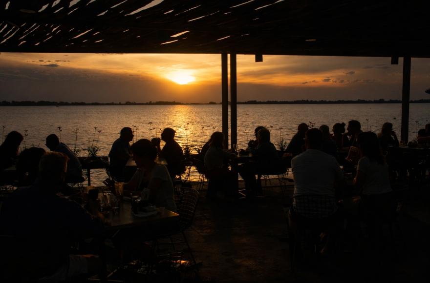&ldquo;Todo el d&iacute;a, todos los d&iacute;as&rdquo;: Caf&eacute; Mul&eacute; renueva su carta y reafirma su propuesta frente a la laguna