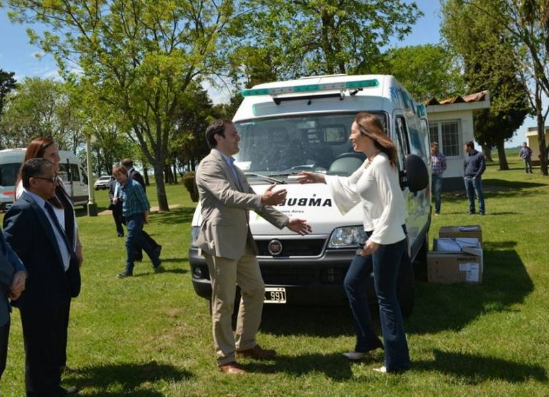 Entregó las llaves de una ambulancia al intendente Rappallini y visitó a los niños del Centro de Día.
