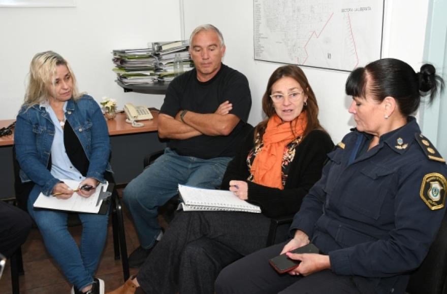 Reunión de autoridades municipales y policiales. 