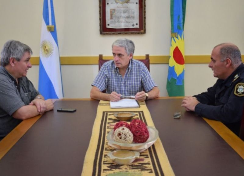 Reunión con el intendente y el titular de la Policía comunal.