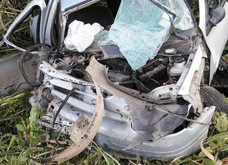 El conductor terminó herido (Fotos: FM Por Siempre).