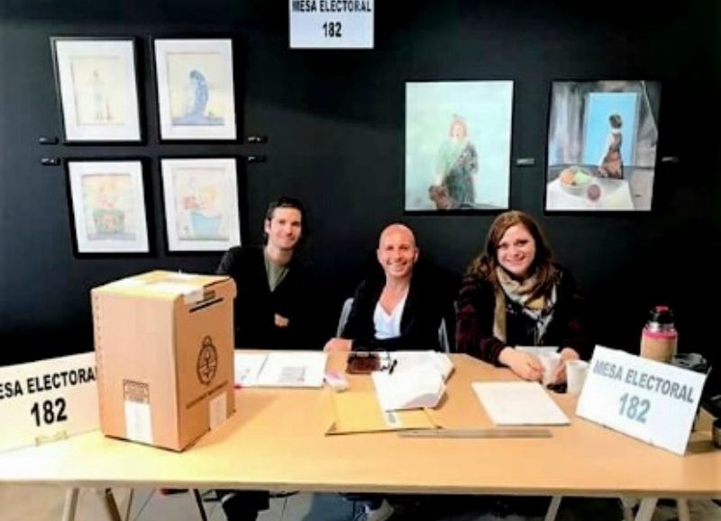 Acto electoral también en París.