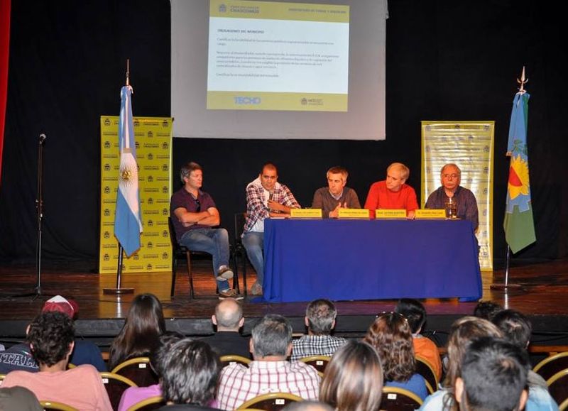 Acto en el Teatro Brazzola.
