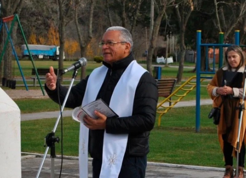 En la ciudad de Maipú, se vivió una situación de película en donde el cura Enrique Navarro León, a cargo de la parroquia Nuestra Señora del Rosario desapareció y fue acusado de “haberse fugado con dinero de un vecino”.