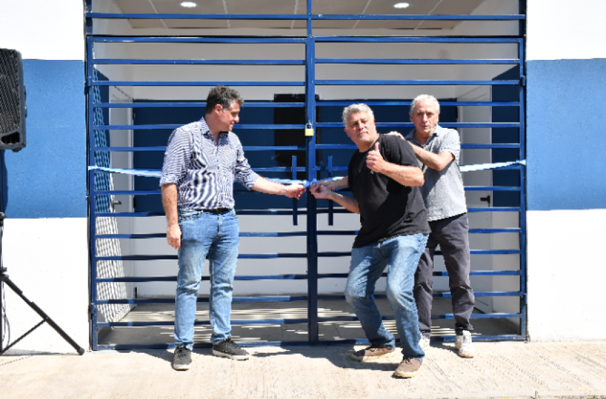 Javier Gastón, el diputado Rossi y el presidente del Club encabezaron la inauguración.