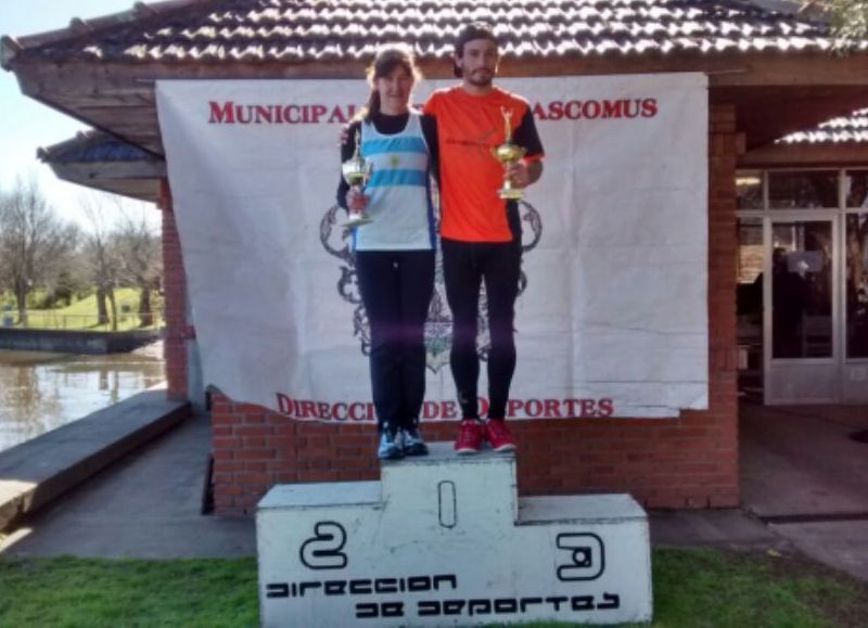 Ganadores en femenino y masculinio, Juan K Young y Raquel Beitia, respectivamente.