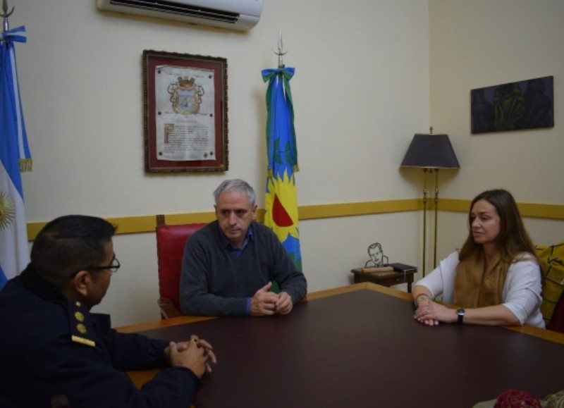 Reunión con el intendente y la secretaria de Seguridad.