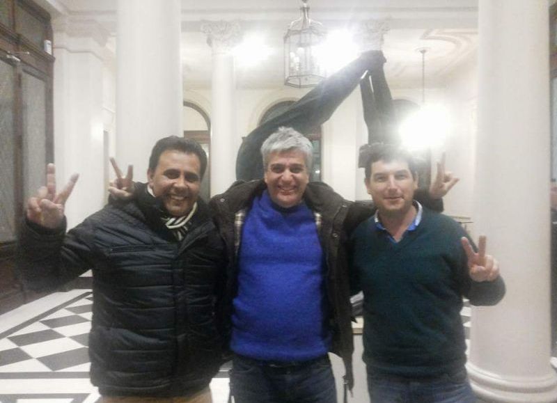 Otros tiempos. Cano, Asteasuain y Macchi, concejales del FpV. Los dos primeros a las trompadas por cuestión de polleras y conchabos públicos.