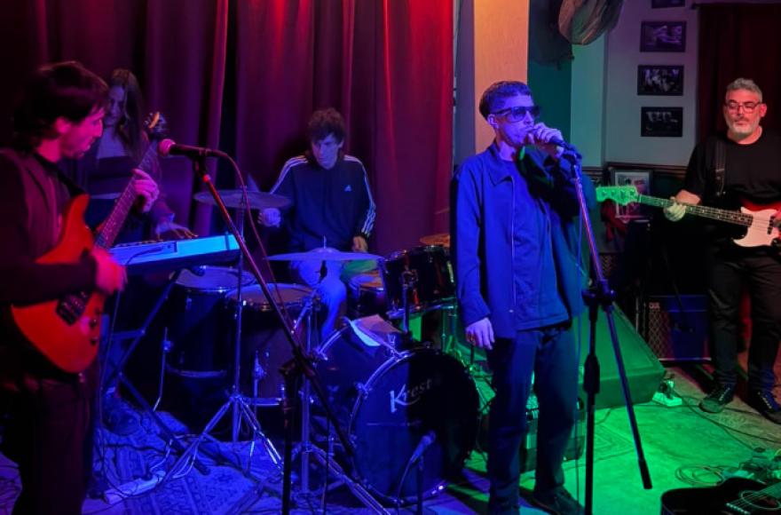 Homenaje al Indio Solari en el Teatro Brazzola