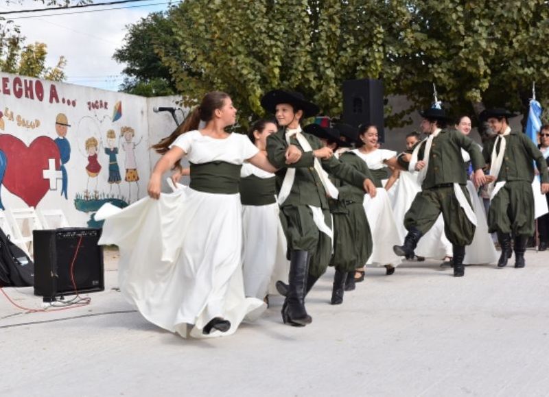 Colorida ceremonia.