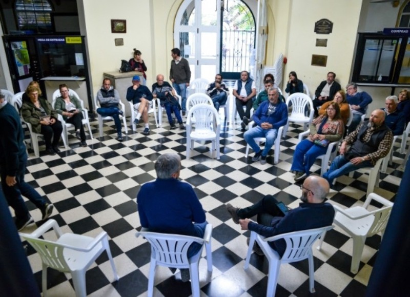 Reunión del intendente con vecinos.