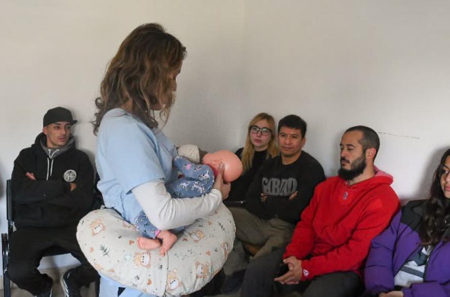 El Hospital Municipal ofrece un curso gratuito de preparto para acompañar a las personas gestantes